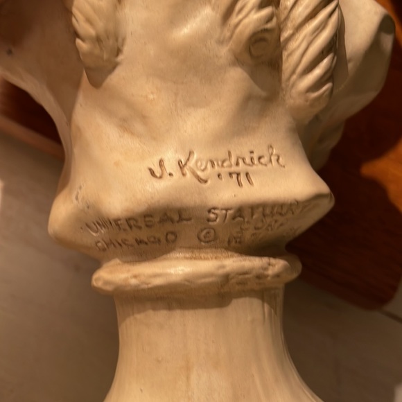 Statue - Picture 5 of 5